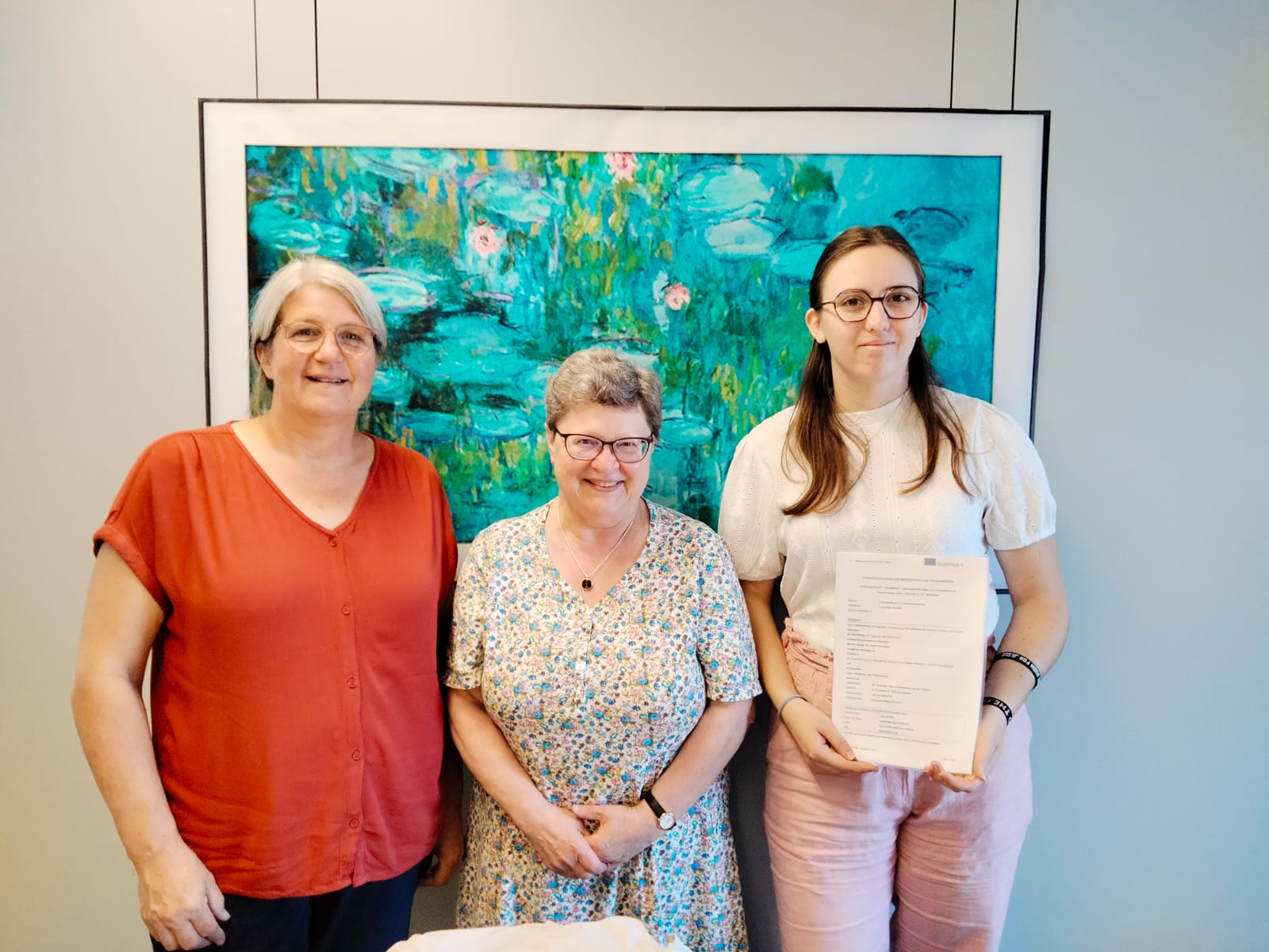 Schulleiterin Esther Hoffmann, Susanne Dinkelacker (Koordinatorin ERASMUS) und Amelie Luh (vlnr)